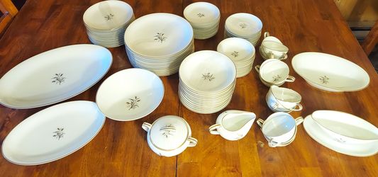 92 pc Noritake Wheatcroft (5852) China Set