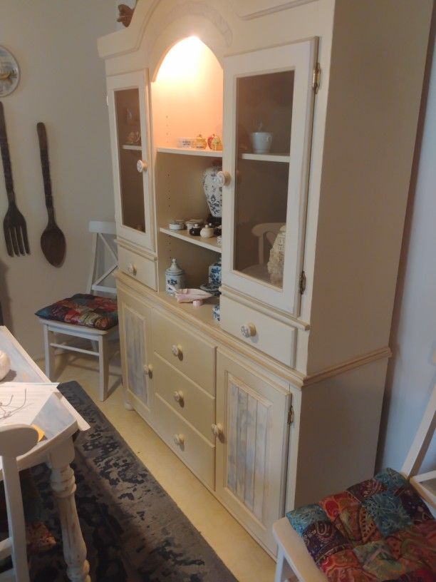 Hutch Great Condition Top Separates From Bottom