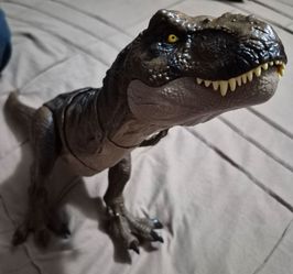 Jurassic World Dominon dinosaur T Rex Thrash N Devour Tyrannosaurus Rex