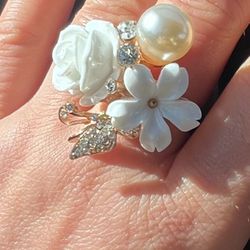 Elegant Flower Ring