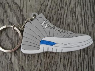 FLAT SILICON SNEAKER KEYCHAIN JORDAN 12 - RETRO UNC