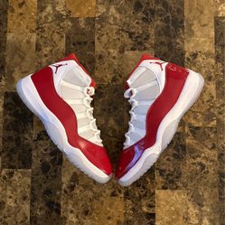Air Jordan 11 Retro (Cherry) Size: 10.5