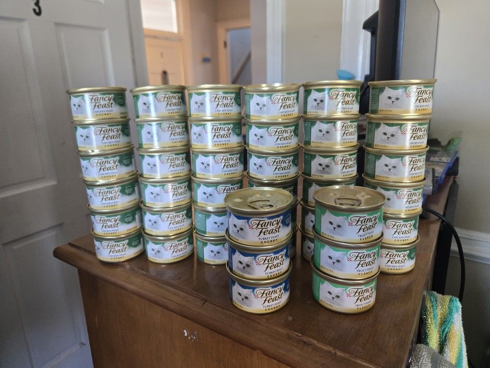 42 Cans Of Fancy Feast (Non Pate) For Only $20.00