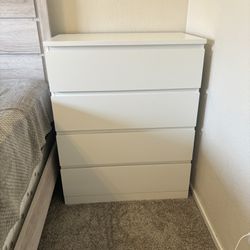 (2) White 4 Drawer Dressers