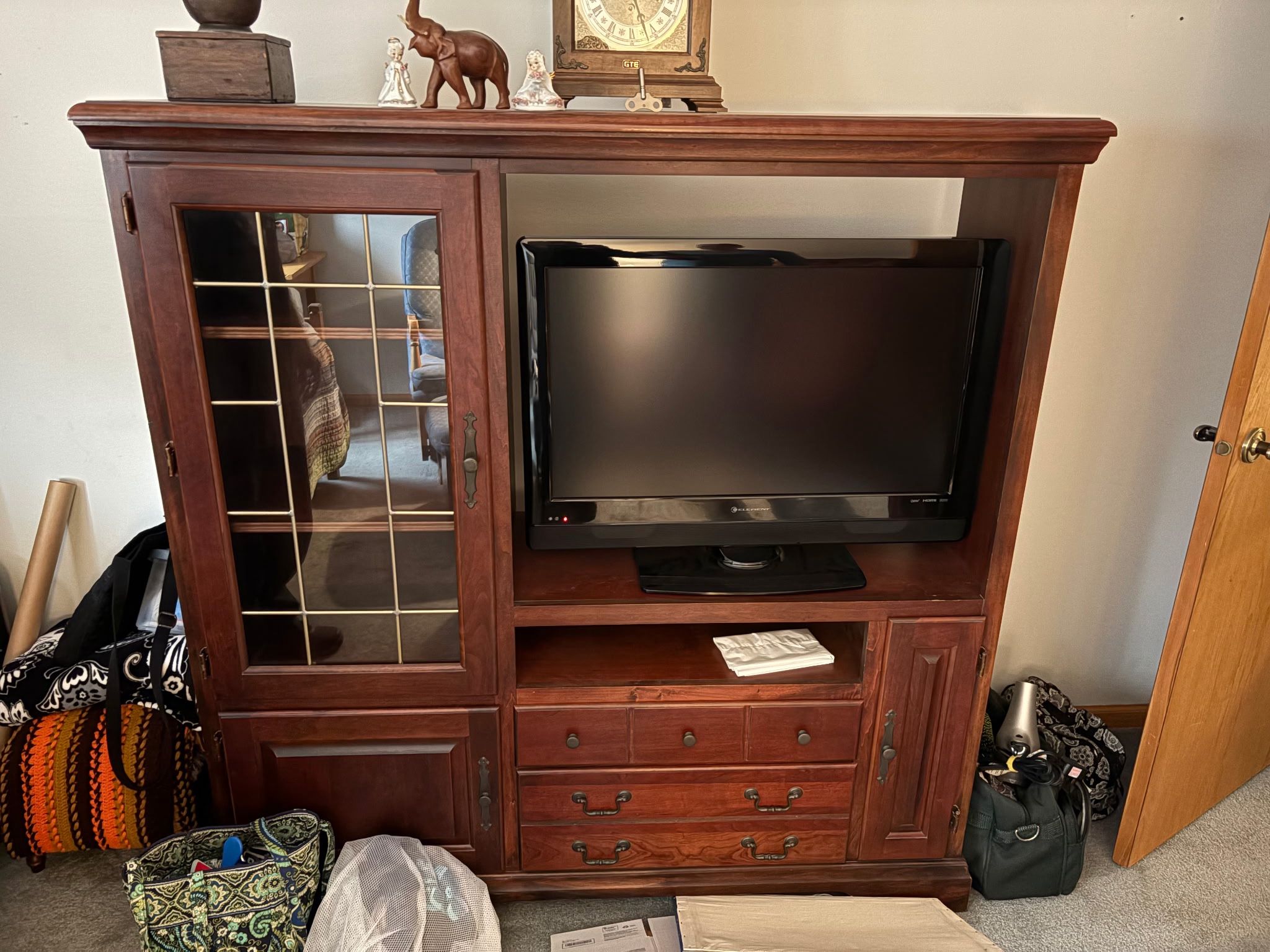 Entertainment Center(TV INCLUDED)