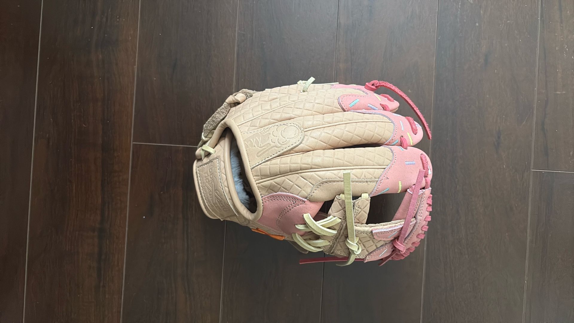 Aria Ice Cream Baseball Glove