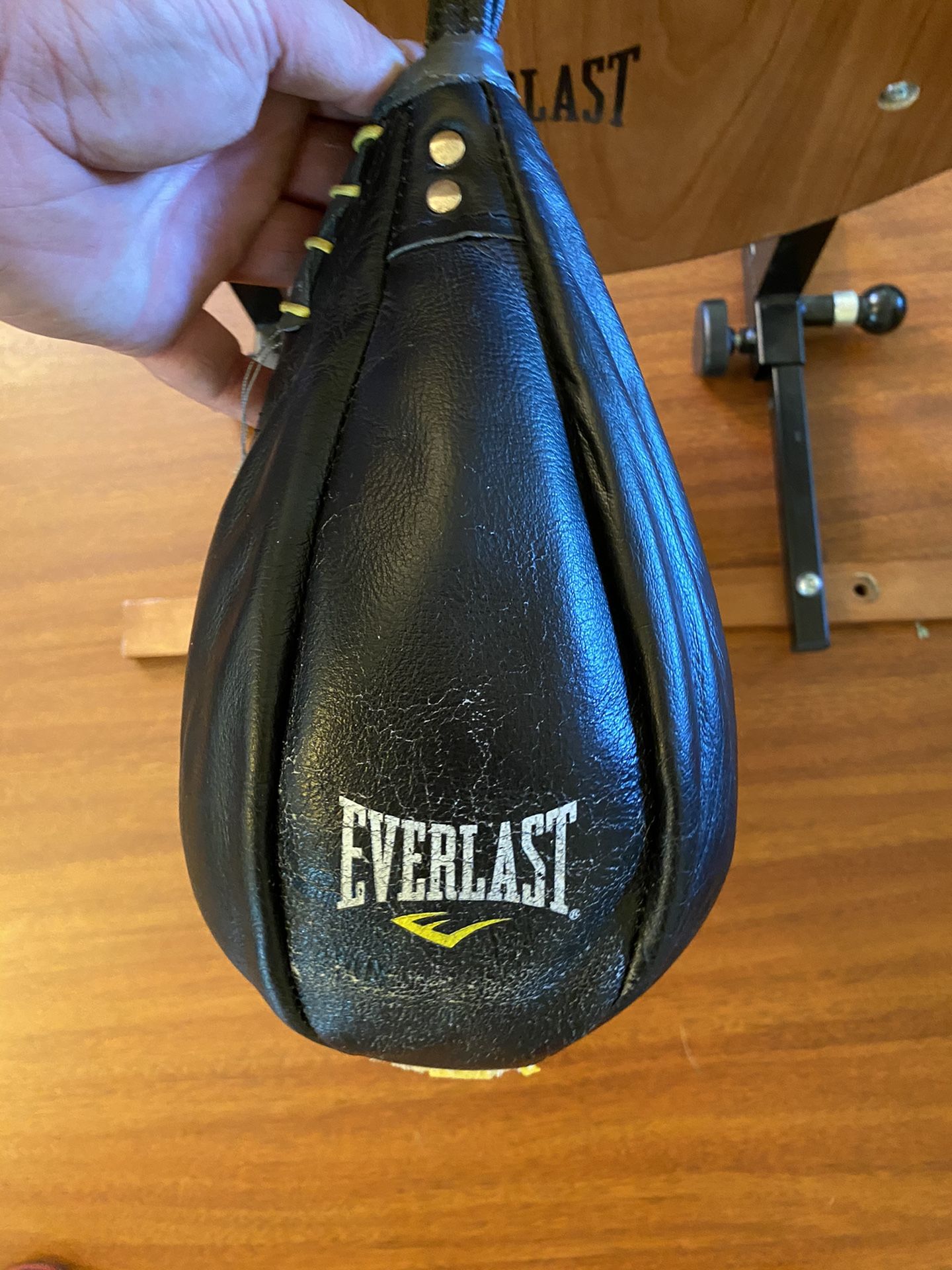 Everlast speed bag with platform