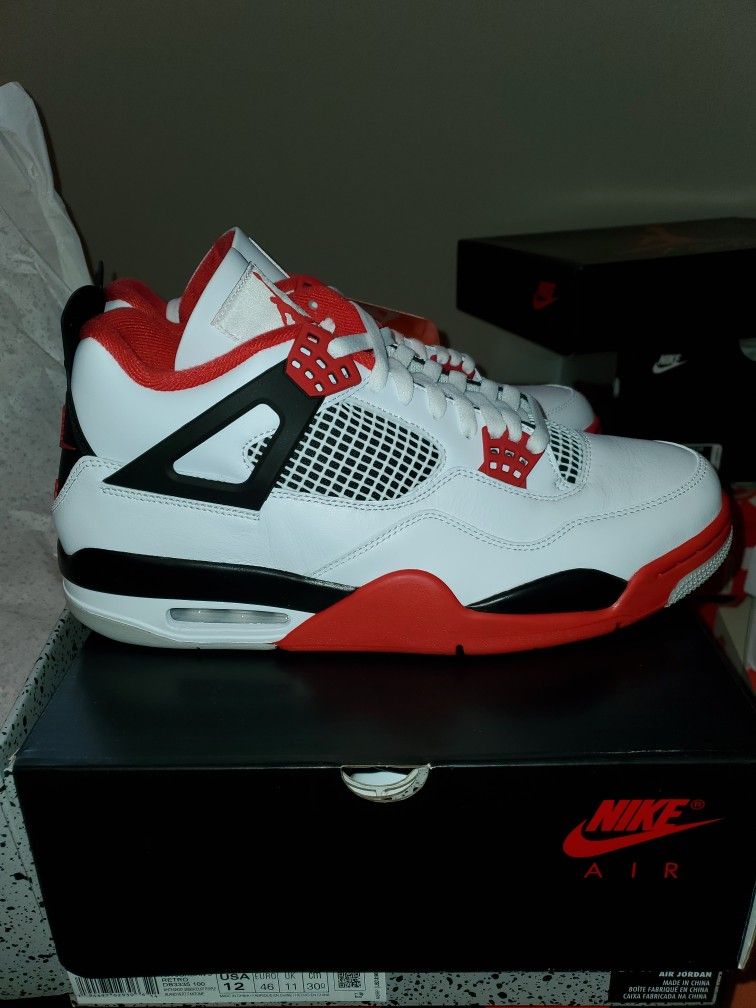 Jordan 4 Fire Red Sz 12 $300