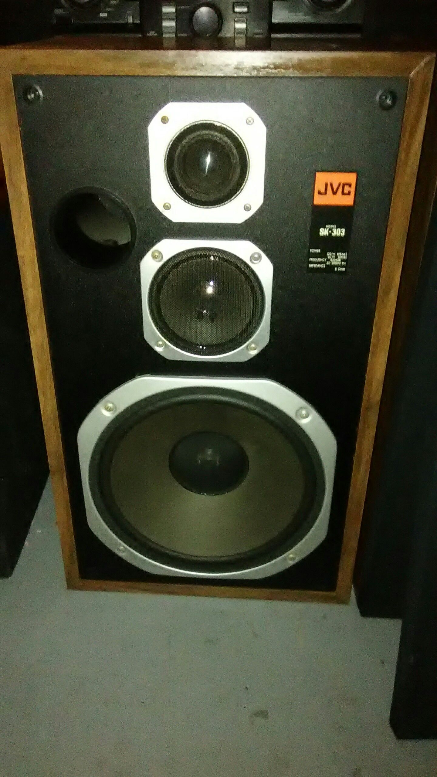 Jvc vintage floor speakers