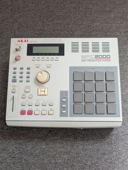 Akai Professional MPC 2000 MPC2000 MIDI Production Center SAMPLER