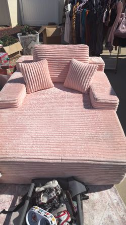 Soft pink Chaise Lounger