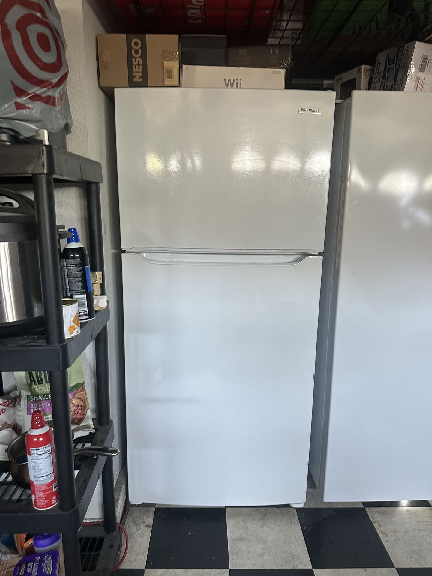 Frigidaire 18.3-cu ft Top-Freezer Refrigerator 