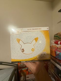 Pokemon 30th celebration etb new