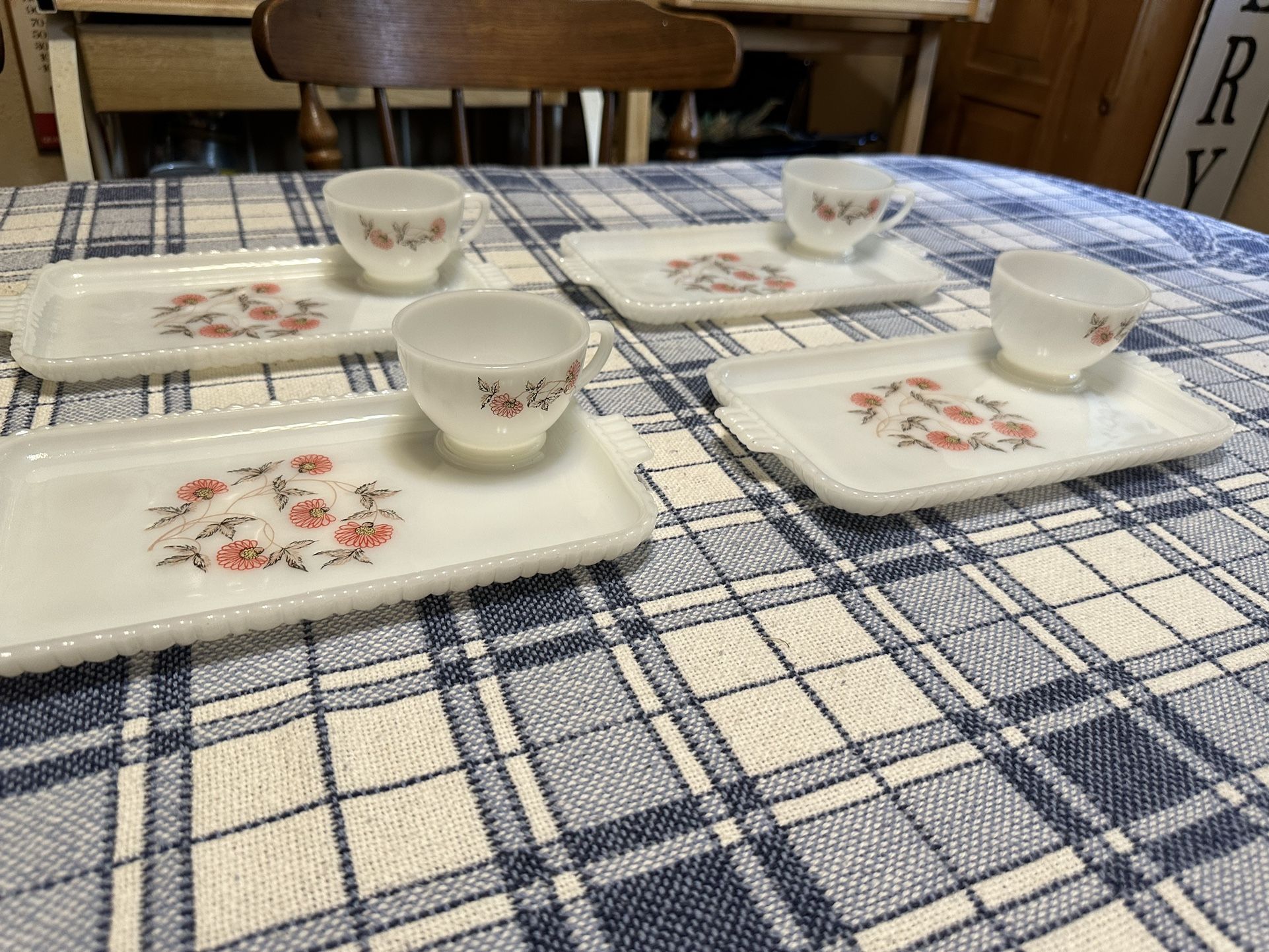 Vintage Anchor Hocking Fire King Fleurettesnack Sets