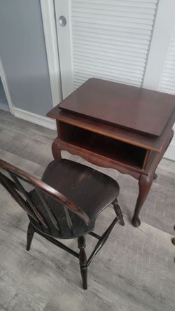 Bombay table and chair