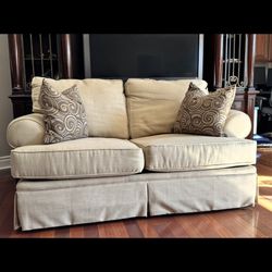 Loveseat Broyhill Sofa