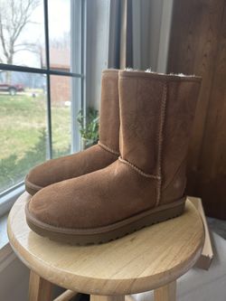 NEW UGG Classic short II Size 6 (fits 6.5/7) Brown