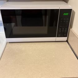 Microwave- Like New