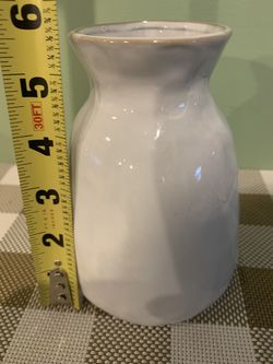 New 6 Inch Tall Glazed Ceramic Vase W/thick Base & Off White Finish