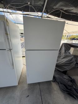 White Top-Freezer Refrigerator