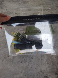 Reptile plastic tank and cricket keeper