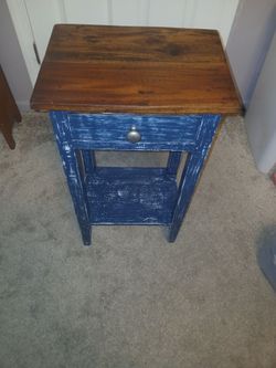 Distresses tall table