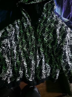 Green glow in dark only blue bucks sweater size L