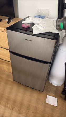 Mini refrigerator