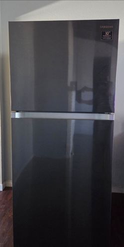 Like new Samsung refrigerator