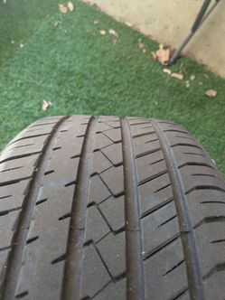Like new 265/35/19 tire