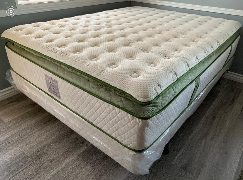 Organic europillop top full size Mattress with boxpring Included
