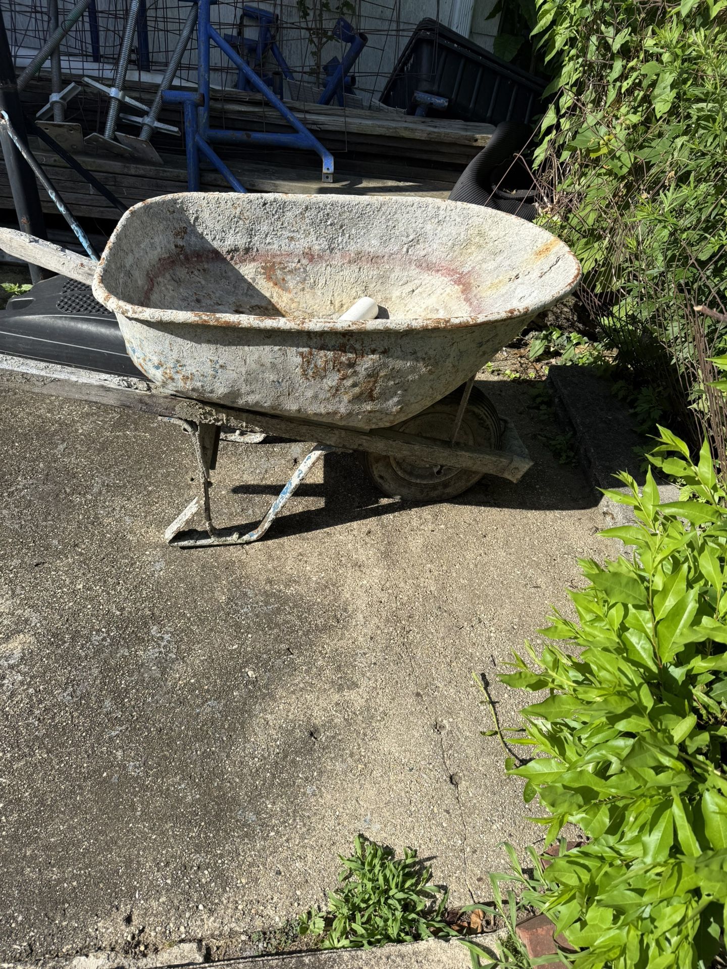 Free Wheel Barrow Needs Tire