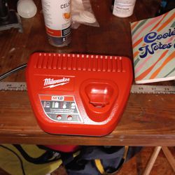 Milwaukee M12 Battery Charger