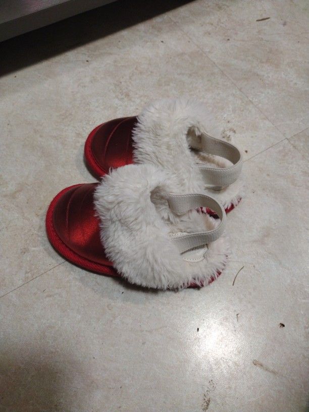 Cat And Jack Size 7/8 Slippers 5 Bucks