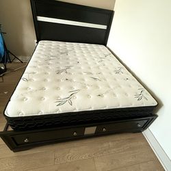 Queen Bed with/without mattress WITH drawers