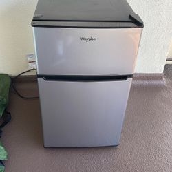 Whirlpool  Mini Fridge 