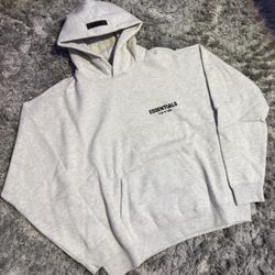 🔥 FEAR OF GOD ESSENTIALS HOODIE – LIGHT OATMEAL / LIGHT GREY – SIZE XXS (NEW)