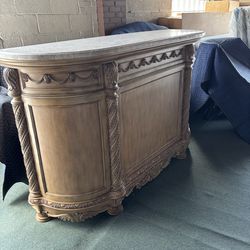 Interior bar with 3 stools