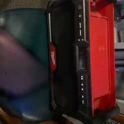 Milwaukee Bluetooth Radio 