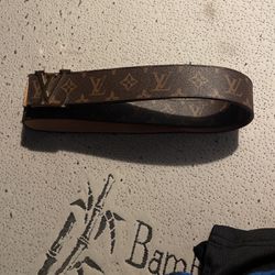 Louis Vuitton Initiales belt LV