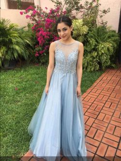 Elegant Dress In Size 2-Best Offer for Prom or Quinceañera