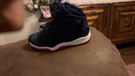 Jordan 11s