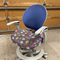 Free Kids Desk Chair