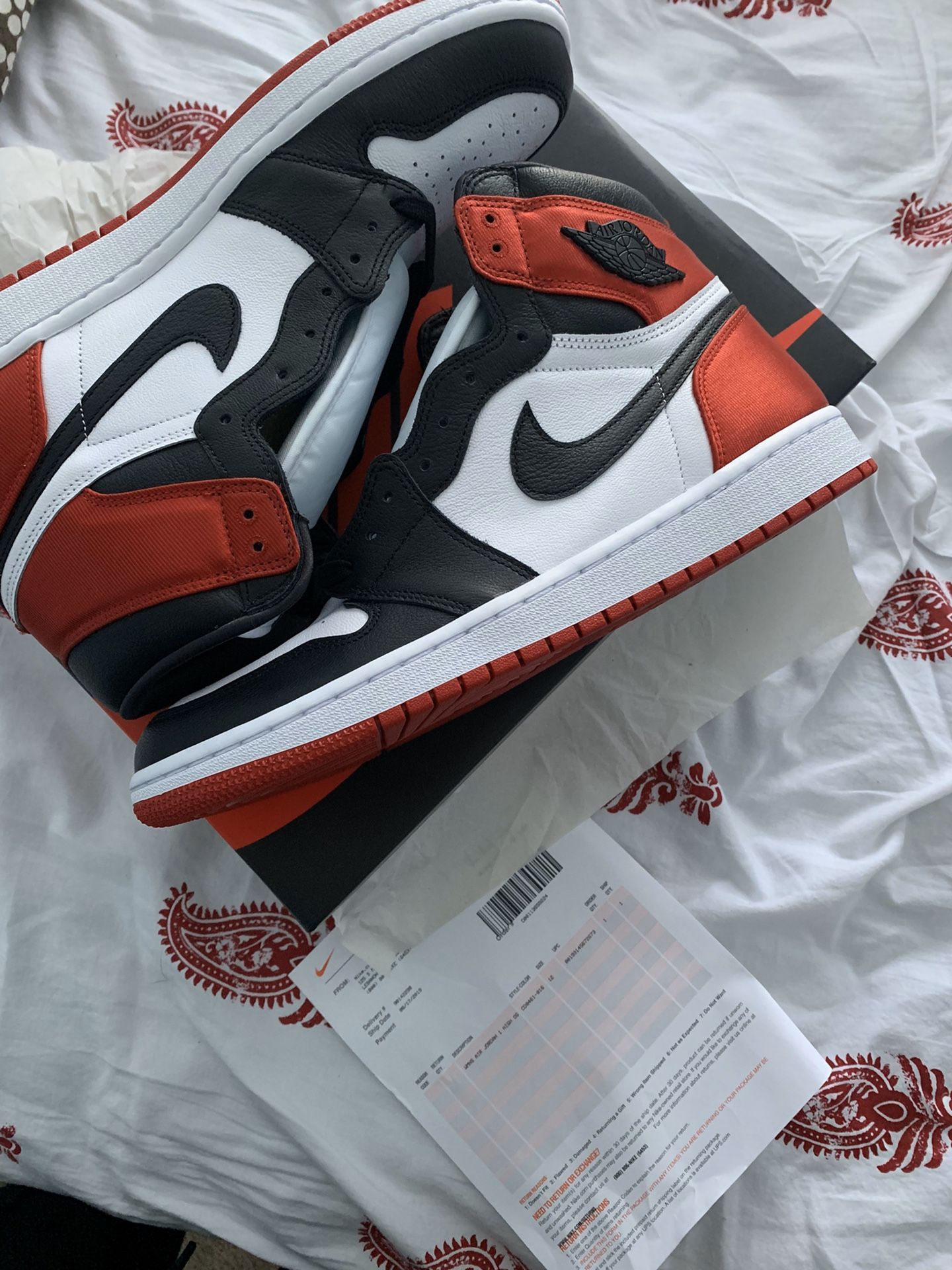 Nike Air Jordan Retro 1 High OG Satin Black Toe 12W 10.5M