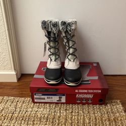 Woman’s Size 7 Snow Boots 