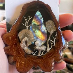 Mushroom & Spectrolite pendant