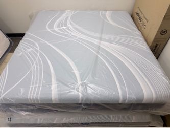 💥King mattress Tempurpedic LuxeAdapt medium hybrid 💥 Financing available ✅