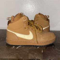 Nike High Tops (Size 7 In Men)