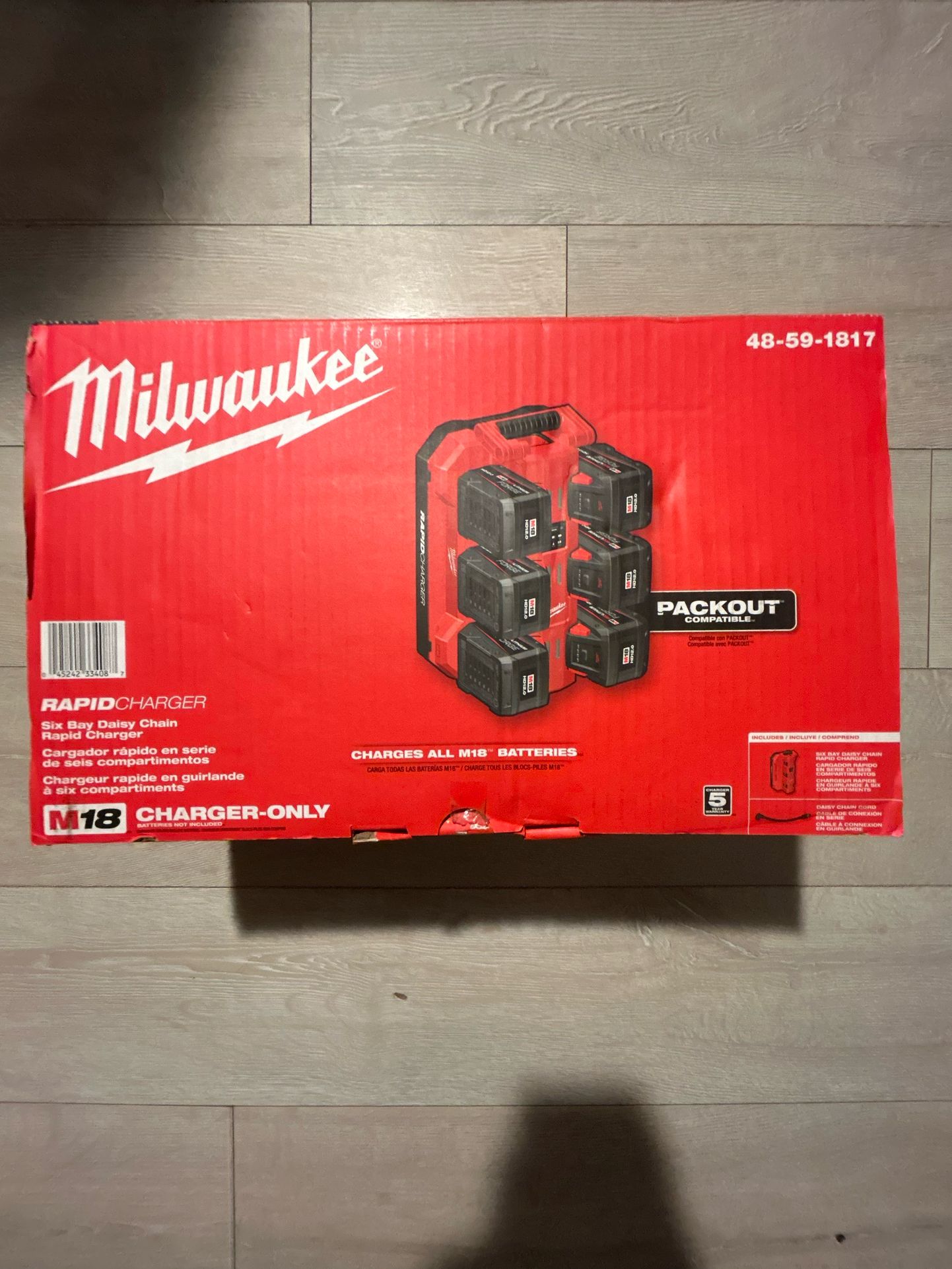 Milwaukee PACKOUT Six Bay Daisy Chain Rapid Charger