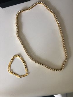 Gold diamond neckless and bracelet